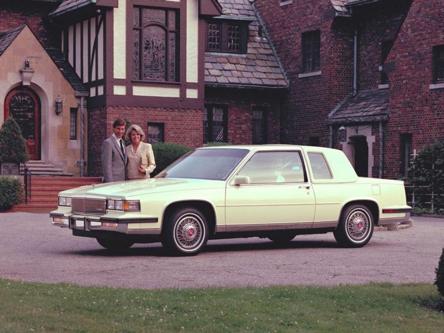  Cadillac Fleetwood Coupe 1985 года  (фото 1 из 1)